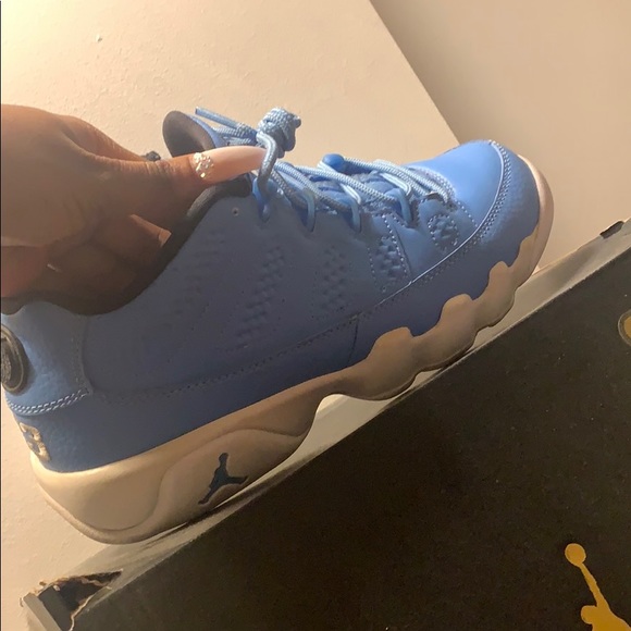 Retro 9’s university blues low top - Picture 1 of 3